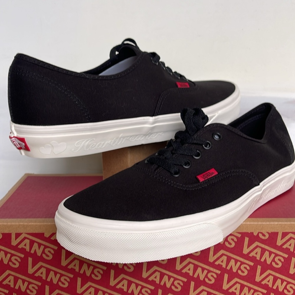 Vans WMNS Authentic
Secret Lover Black
VN000BW5BLK
Sneakers